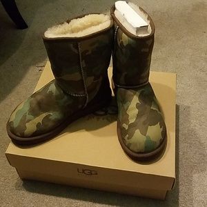 Ugg classic short camo boots